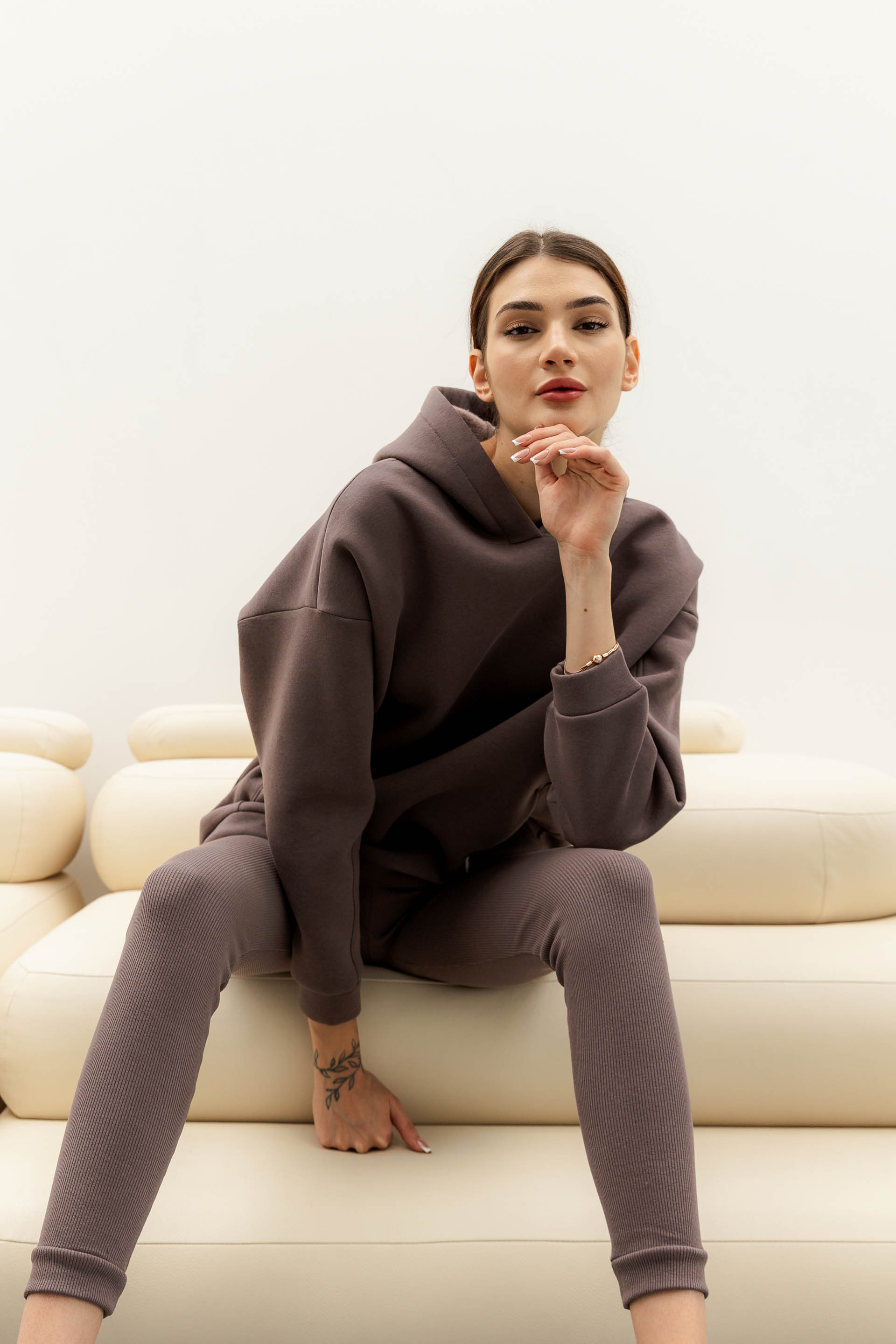 Картинка Коричнева спортивна кофта